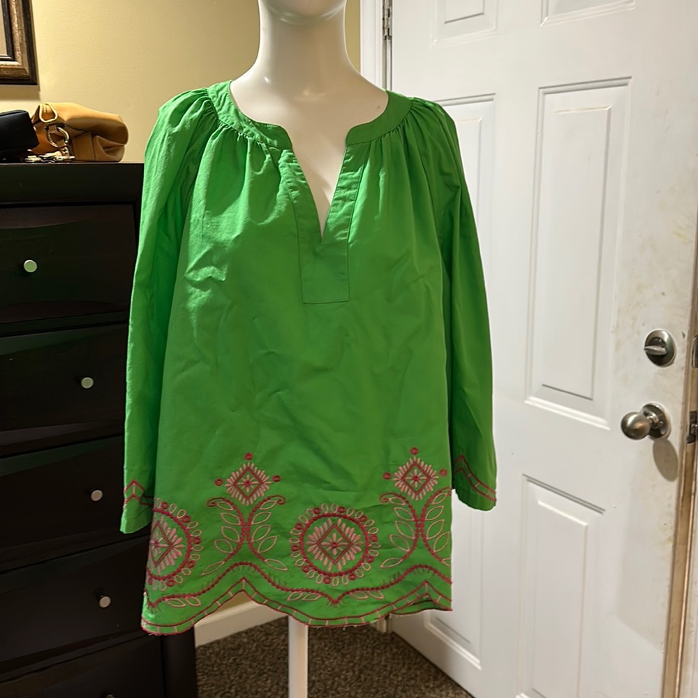 Crown and Ivy curvy lime green shirt